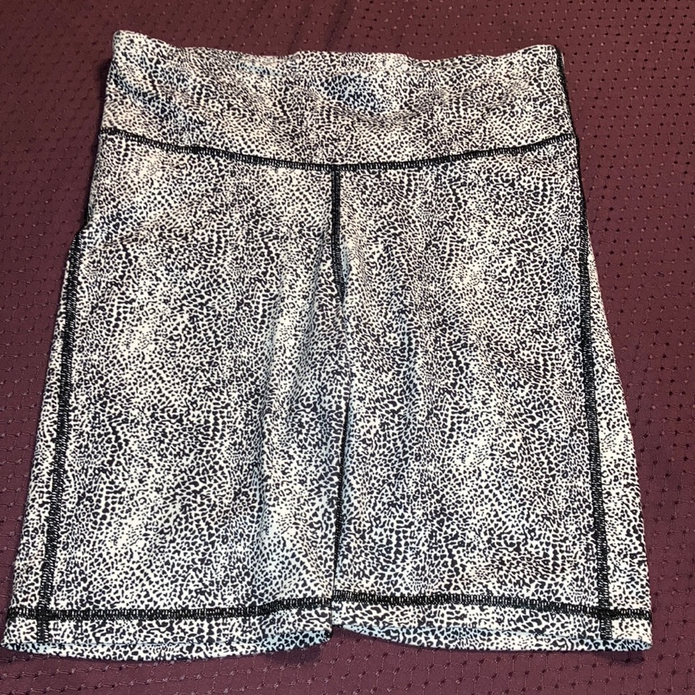 GapFit shorts, athletic, animal print, EUC-like new, black & white